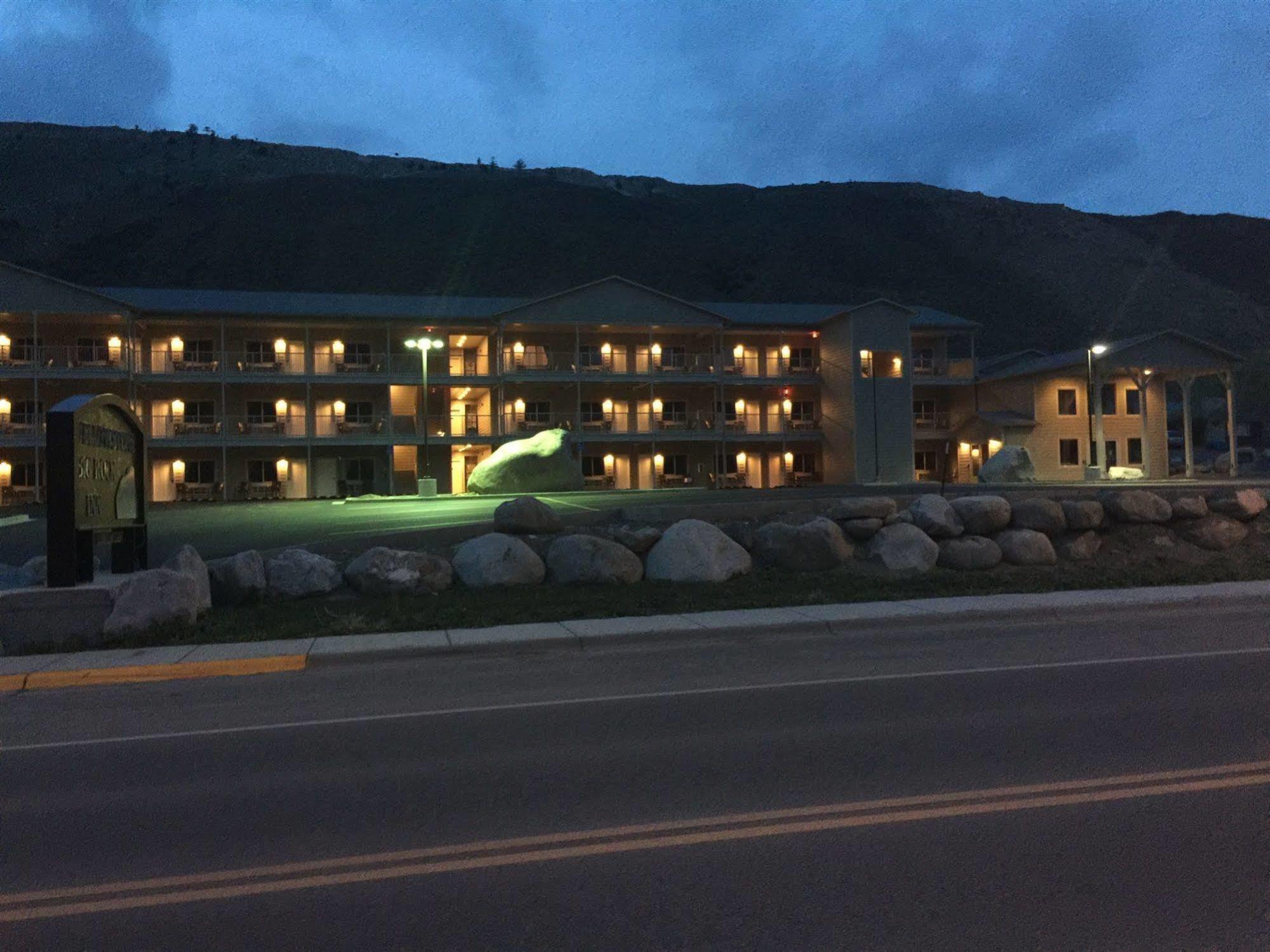 Yellowstone Big Rock Inn Gardiner Ngoại thất bức ảnh