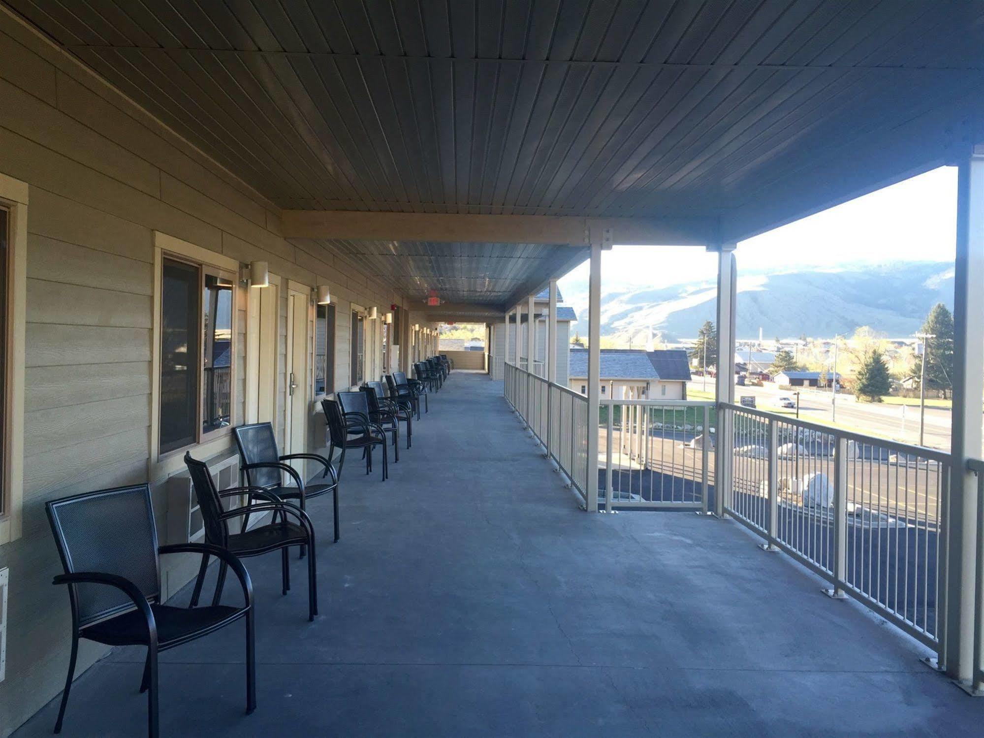 Yellowstone Big Rock Inn Gardiner Ngoại thất bức ảnh